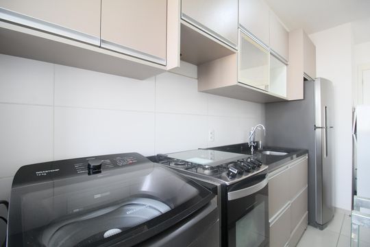 Cozinha de apartamento para alugar com 2 quartos, 43m² em Jardim Monte Alegre, Taboão da Serra