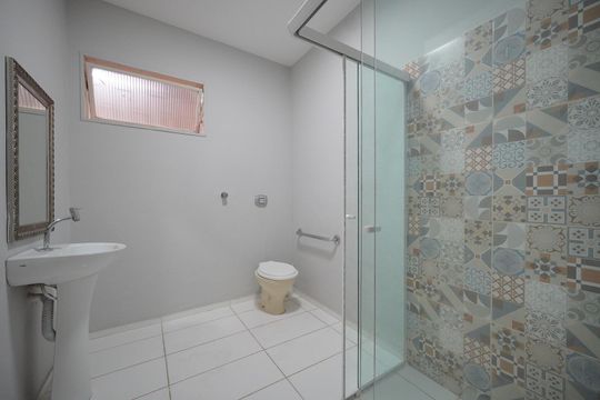 Banheiro de casa para alugar com 4 quartos, 126m² em Santa Monica, Florianópolis
