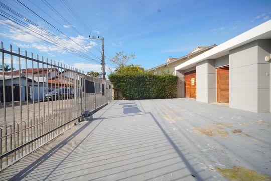Garagem de casa para alugar com 4 quartos, 126m² em Santa Monica, Florianópolis