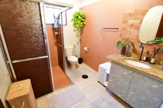 Banheiro 1 de casa à venda com 3 quartos, 260m² em Loteamento Alphaville Campinas, Campinas