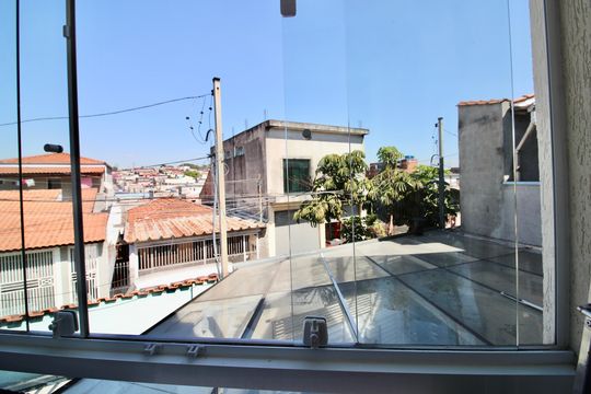 Vista pra rua  de casa à venda com 2 quartos, 68m² em Jardim Cotinha, São Paulo