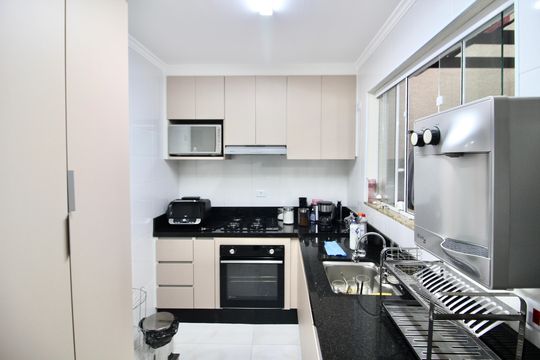 Cozinha  de casa à venda com 2 quartos, 68m² em Jardim Cotinha, São Paulo
