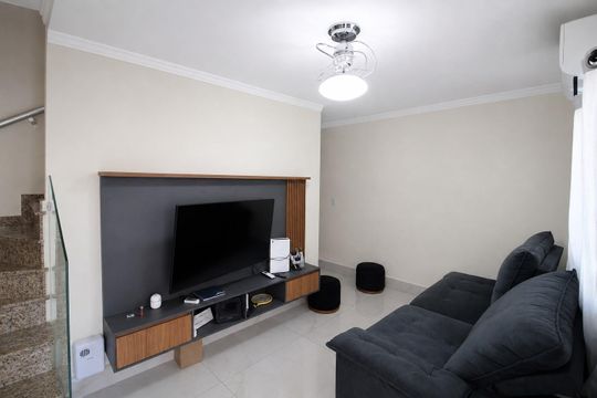Casa à venda com 2 quartos, 68m² em Jardim Cotinha, São Paulo