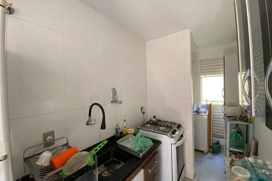 Cozinha de apartamento para alugar com 2 quartos, 48m² em Conjunto Promorar Raposo Tavares, São Paulo