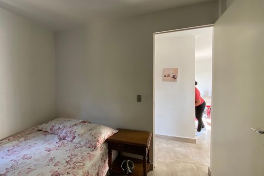 Quarto 2 de apartamento para alugar com 2 quartos, 48m² em Conjunto Promorar Raposo Tavares, São Paulo