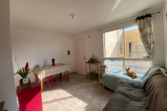 Sala de apartamento para alugar com 2 quartos, 48m² em Conjunto Promorar Raposo Tavares, São Paulo
