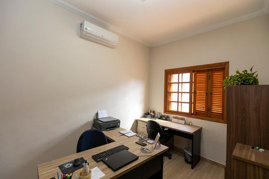ESCRITÓRIO de casa para alugar com 3 quartos, 230m² em Jardim Chapadão, Campinas