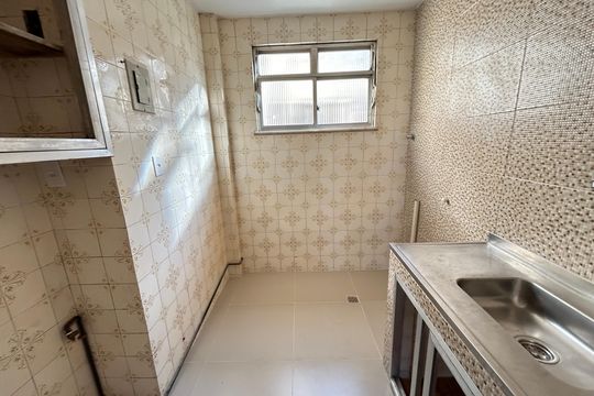 Cozinha de apartamento para alugar com 2 quartos, 45m² em Inhaúma, Rio de Janeiro