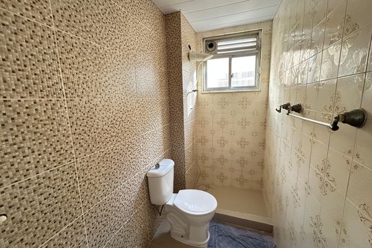 Banheiro de apartamento para alugar com 2 quartos, 45m² em Inhaúma, Rio de Janeiro