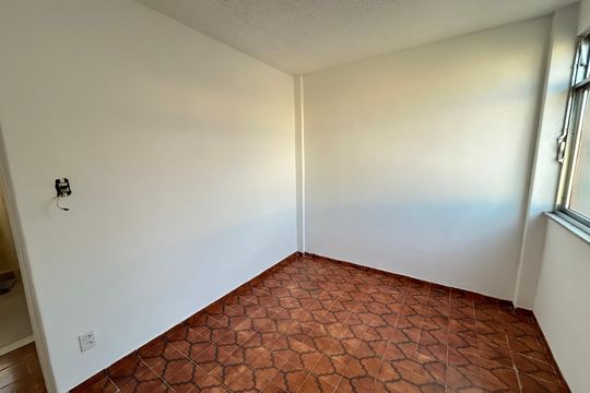 Quarto 1 de apartamento para alugar com 2 quartos, 45m² em Inhaúma, Rio de Janeiro