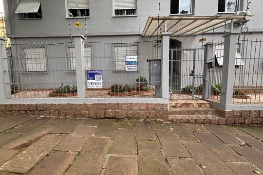 Plaquinha Instalada código IHPB-296 de apartamento à venda com 2 quartos, 56m² em São Sebastião, Porto Alegre
