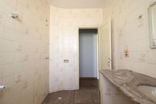 Banheiro social de apartamento para alugar com 2 quartos, 100m² em Centro, Ribeirão Preto