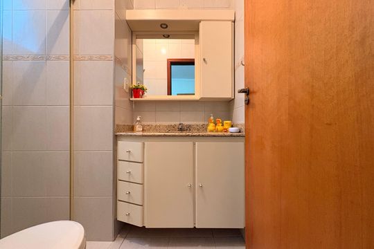 Banheiro suíte 2 de casa para alugar com 4 quartos, 160m² em Vila Camilópolis, Santo André