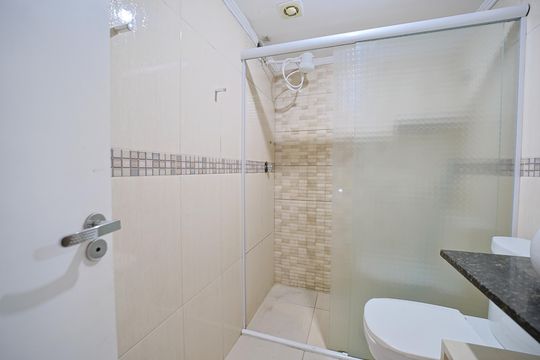 Banheiro de apartamento para alugar com 2 quartos, 48m² em Vila Ré, São Paulo