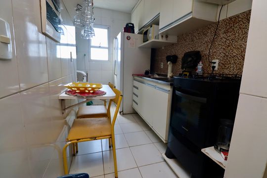 Cozinha de apartamento para alugar com 2 quartos, 56m² em Jardim das Margaridas, Salvador