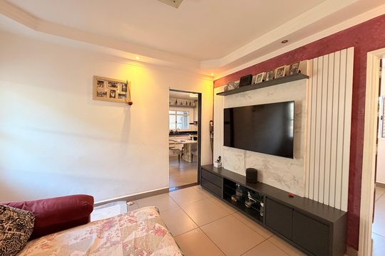 Sala de casa à venda com 4 quartos, 128m² em Chácara Morada Mediterrânea, Jundiaí