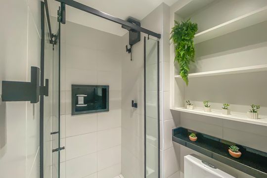 Banheiro de kitnet/studio para alugar com 1 quarto, 24m² em Vila Olímpia, São Paulo