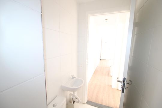 Banheiro de apartamento para alugar com 2 quartos, 43m² em Vila Pedra Branca, São Paulo
