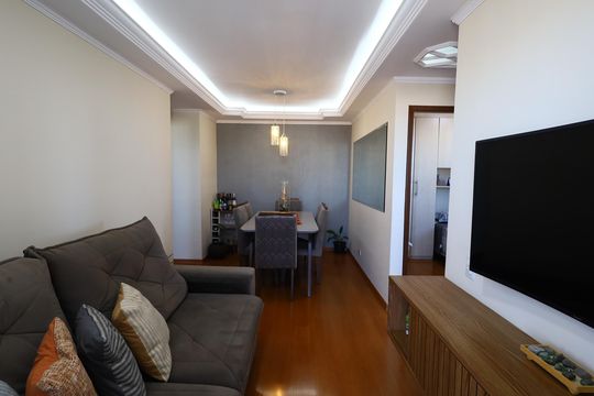 Sala de apartamento à venda com 2 quartos, 58m² em Vila Menck, Osasco
