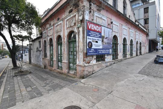 Fachada de casa à venda com 1 quarto, 378m² em Alto da Glória, Curitiba