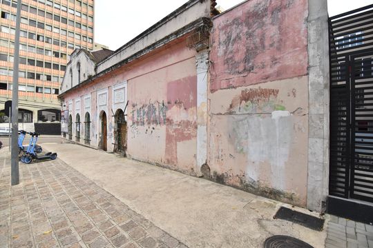 Fachada de casa à venda com 1 quarto, 378m² em Alto da Glória, Curitiba