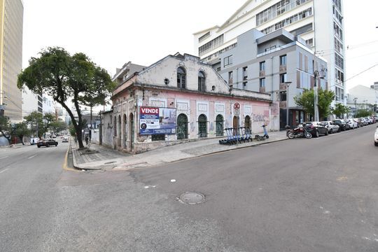 Fachada de casa à venda com 1 quarto, 378m² em Alto da Glória, Curitiba
