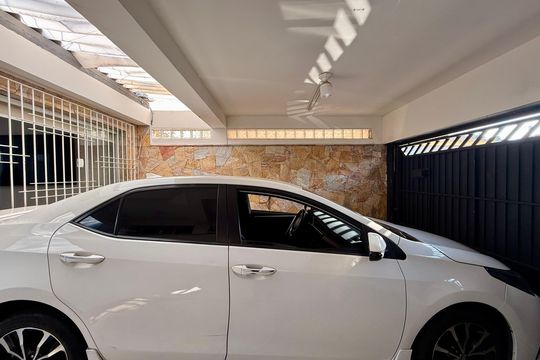 Garagem  de casa à venda com 3 quartos, 240m² em Jardim Promissao, São Paulo