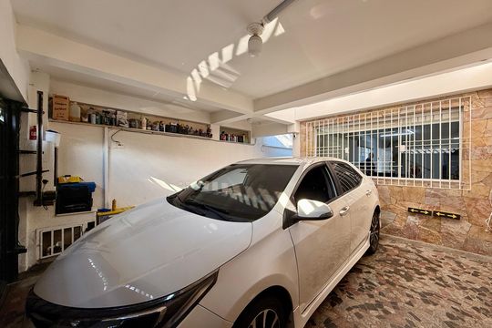 Garagem  de casa à venda com 3 quartos, 240m² em Jardim Promissao, São Paulo