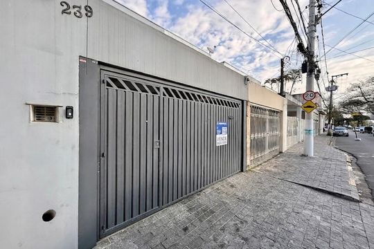 Fachada  de casa à venda com 3 quartos, 240m² em Jardim Promissao, São Paulo