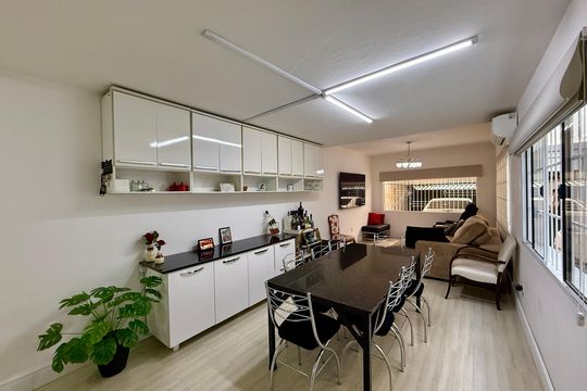 Sala  de casa à venda com 3 quartos, 240m² em Jardim Promissao, São Paulo