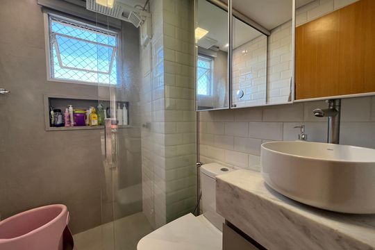 Banheiro Social de apartamento à venda com 2 quartos, 49m² em Engenho Nogueira, Belo Horizonte