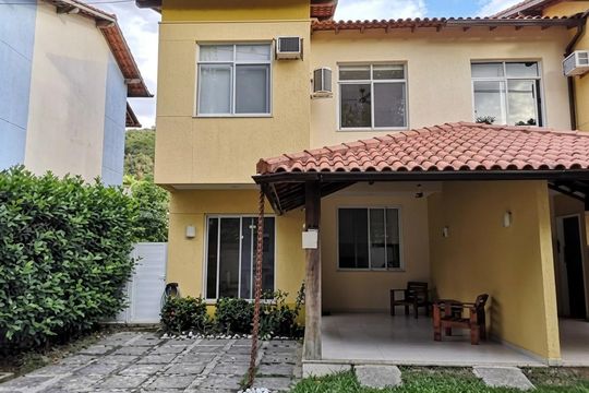 Fachada de casa de condomínio à venda com 3 quartos, 170m² em Itaipu, Niterói