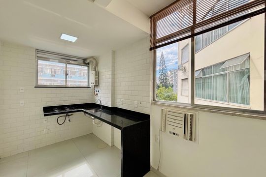 Sala/Cozinha de apartamento para alugar com 1 quarto, 48m² em Ipanema, Rio de Janeiro