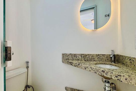 Lavabo de apartamento para alugar com 1 quarto, 48m² em Ipanema, Rio de Janeiro