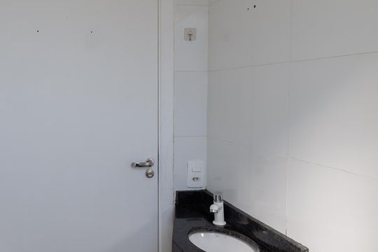 Banheiro de apartamento para alugar com 2 quartos, 42m² em Jardim Iv Centenario, Guarulhos