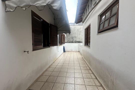 Quintal de casa à venda com 3 quartos, 210m² em Jardim Silveira, Barueri