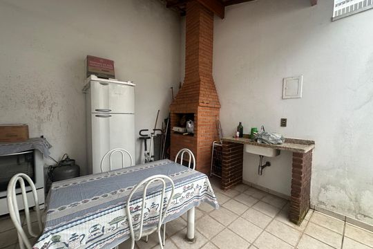 Churrasqueira de casa à venda com 3 quartos, 210m² em Jardim Silveira, Barueri