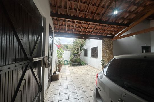 Garagem de casa à venda com 3 quartos, 210m² em Jardim Silveira, Barueri