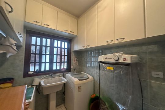Área de Serviço de casa à venda com 3 quartos, 210m² em Jardim Silveira, Barueri