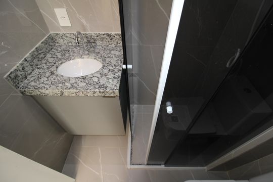 Banheiro de apartamento à venda com 1 quarto, 28m² em Carandiru, São Paulo