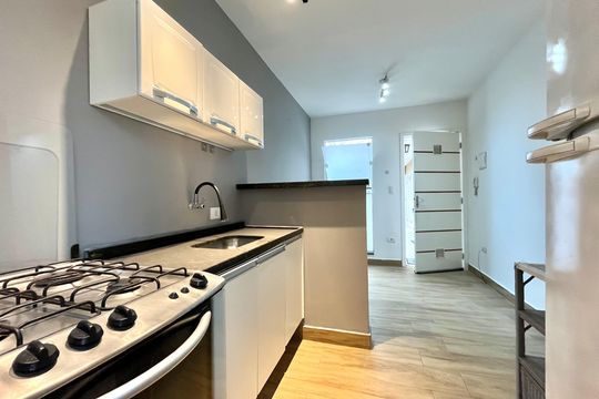 Cozinha de apartamento para alugar com 1 quarto, 45m² em Mirandópolis, São Paulo