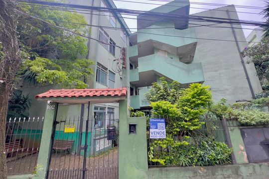 Placa instalada na fachada do imóvel  de casa de condomínio para alugar com 2 quartos, 45m² em Vila Barros, Guarulhos