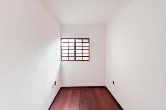 Casa para alugar com 2 quartos, 80m² em Planalto, Belo Horizonte