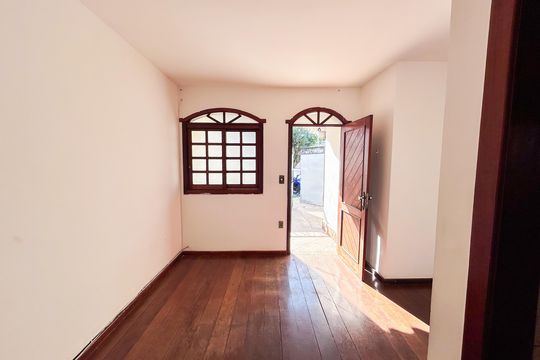 Casa para alugar com 2 quartos, 80m² em Planalto, Belo Horizonte