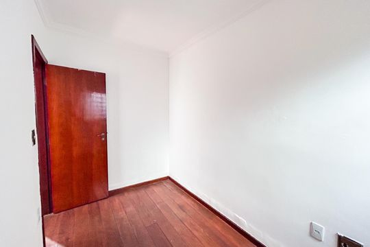 Casa para alugar com 2 quartos, 80m² em Planalto, Belo Horizonte