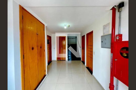 Hall de entrada de apartamento para alugar com 2 quartos, 42m² em Vila Nova Bonsucesso, Guarulhos