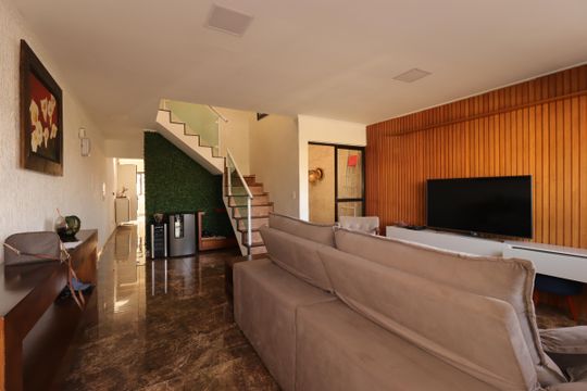 Casa à venda com 3 quartos, 245m² em Jardim Las Vegas, Santo André