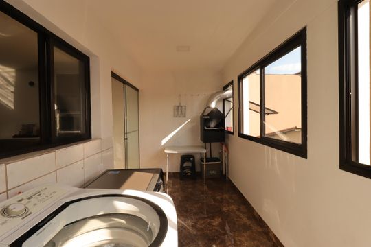 Área de Serviço de casa à venda com 3 quartos, 245m² em Jardim Las Vegas, Santo André