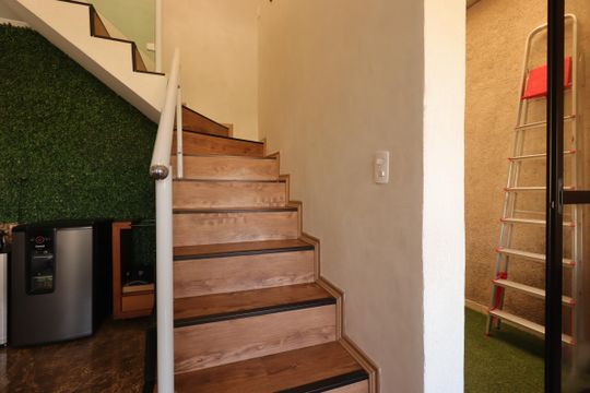 Escada para os Quartos de casa à venda com 3 quartos, 245m² em Jardim Las Vegas, Santo André