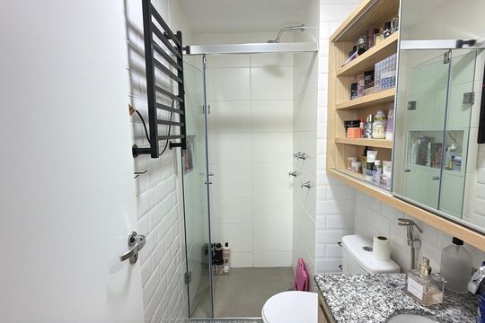 Banheiro de kitnet/studio para alugar com 1 quarto, 30m² em Belenzinho, São Paulo